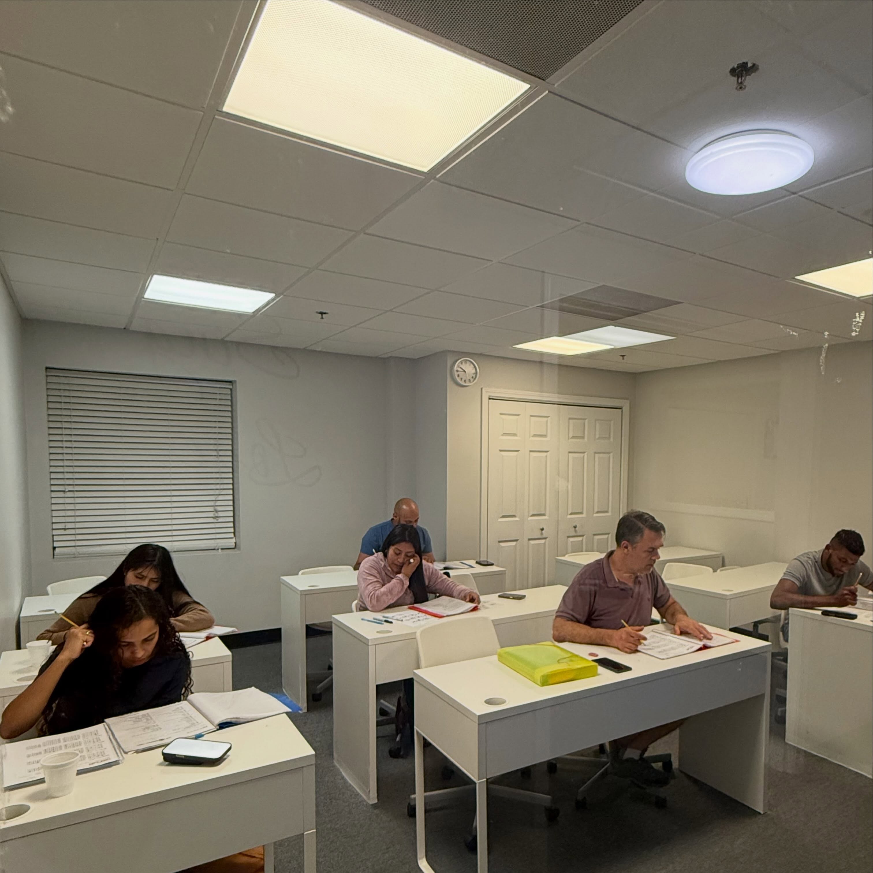 TEST TIME 📝✔️
Fazer os testes regularmente é importante para acompanhar o progresso e identificar o que ainda precisa ser melhorado. Cada teste é mais um passo no aprendizado! 📚✏️
#auladeingles #englishclass #inglês #esl #aulasdeingles