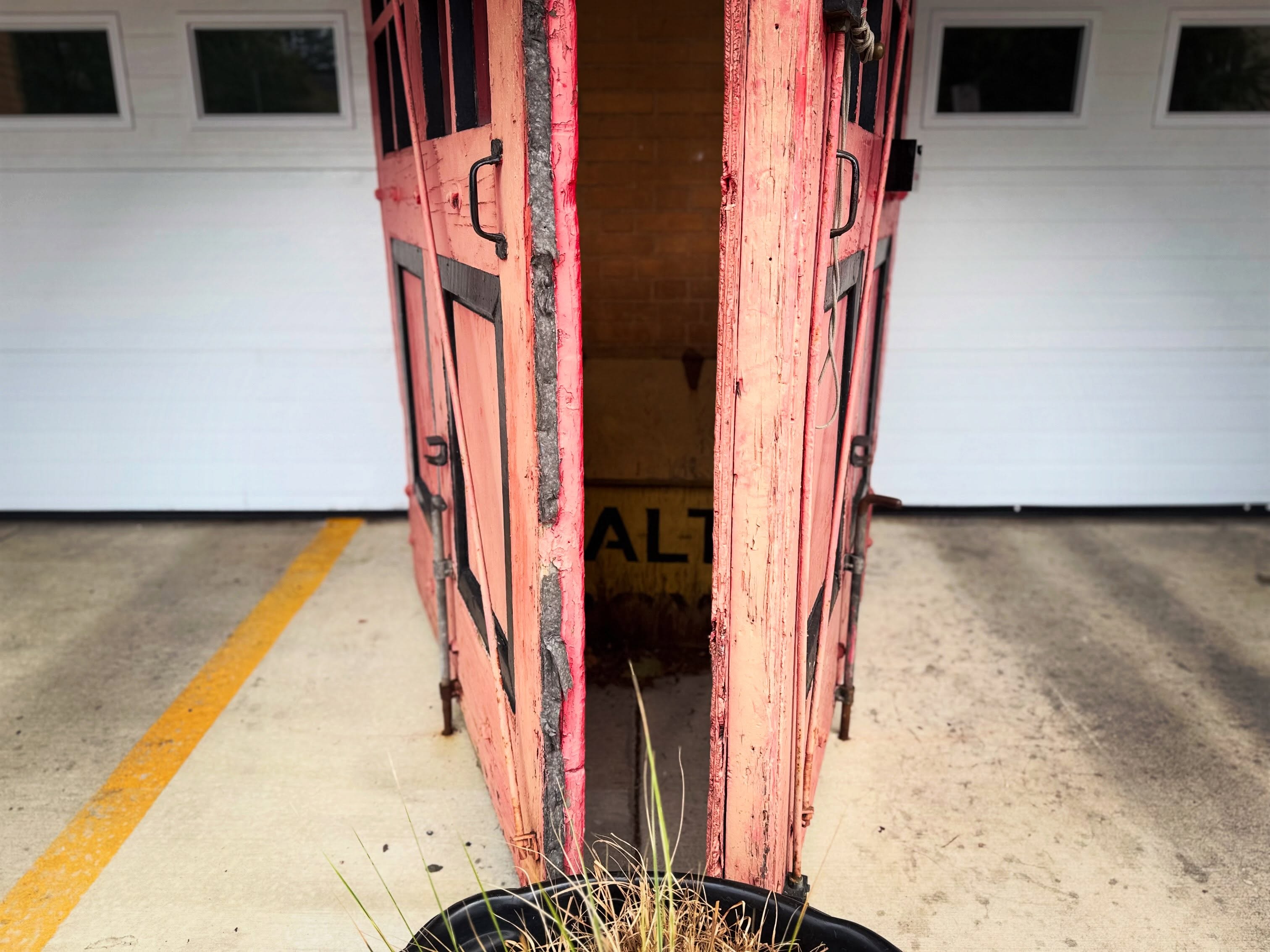 Saltboxes on Upland Ave., BCFD Station (Engine 44/Truck 25), Roland Park.
#baltimoresaltbox #saltbox #rolandpark #bcfd @baltimorebcfd #baltimore