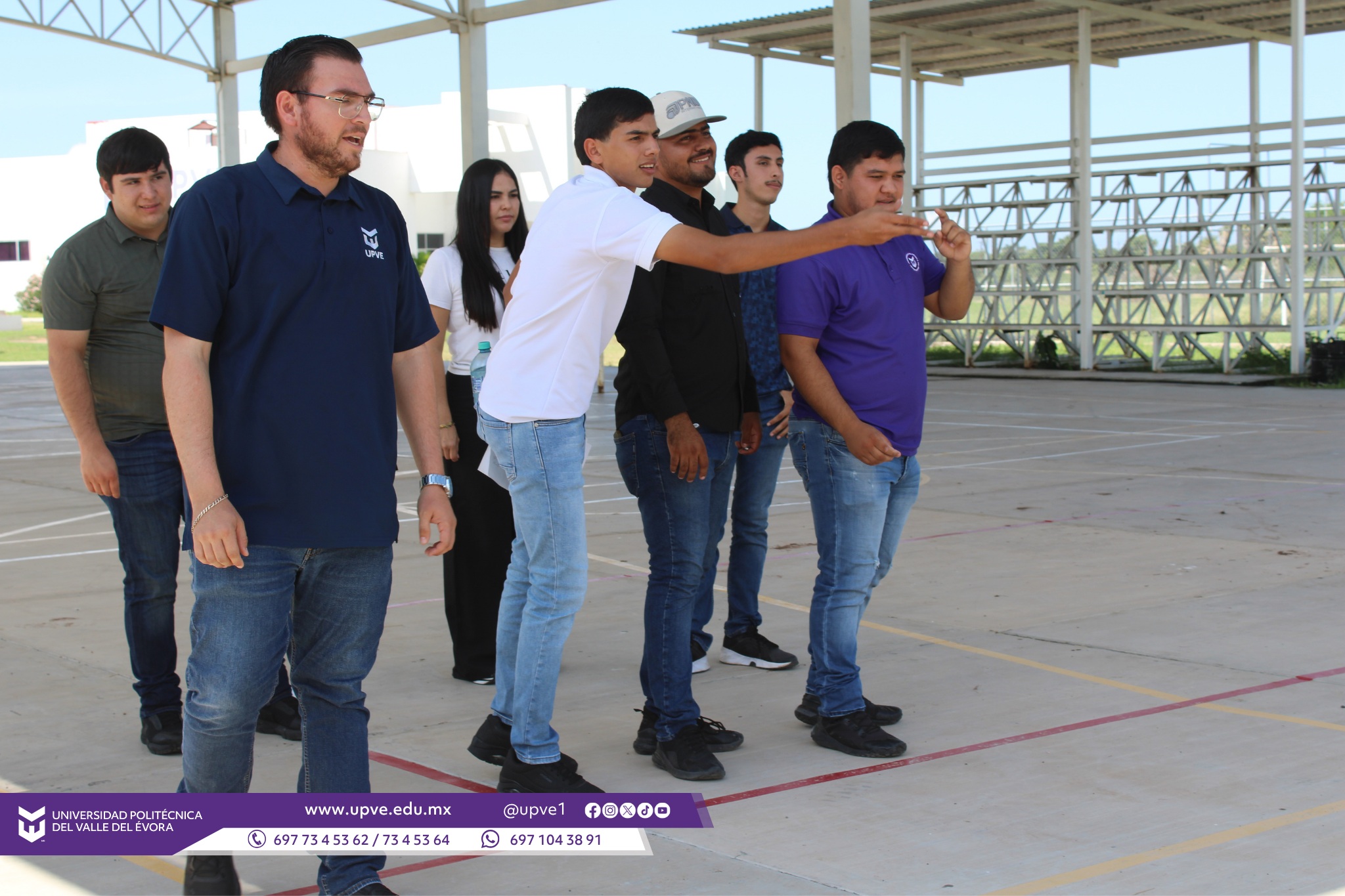 ¡La tradición continúa en la UPVE! 🎉
Nuestro segundo día de la Jornada Nacional de Juegos Tradicionales estuvo lleno de diversión, convivencia y orgullo por nuestras raíces. ❤️💚🤍
Estudiantes de los grupos SC4-1, SC4-2, AB7-1, AB7-2, AB4-1, AB4-2, AB1-2, TIID4-1, TIID4-2 y AD71, acompañados por personal docente, disfrutaron de juegos como lotería mexicana, trompo, balero, la oca, salto en cuerda y mucho más. ✨
Una experiencia para redescubrir nuestras tradiciones y mantenerlas vivas de generación en generación. 🙌
¡Porque ser joven también es conocer, disfrutar y celebrar nuestras raíces!
#MenosPantallaMásJuego
#JornadaNacionalDeJuegosTradicionales
#SomosUPVE
#PorElDesarrolloYLaGrandeza
#SomosDelfinesUPVE