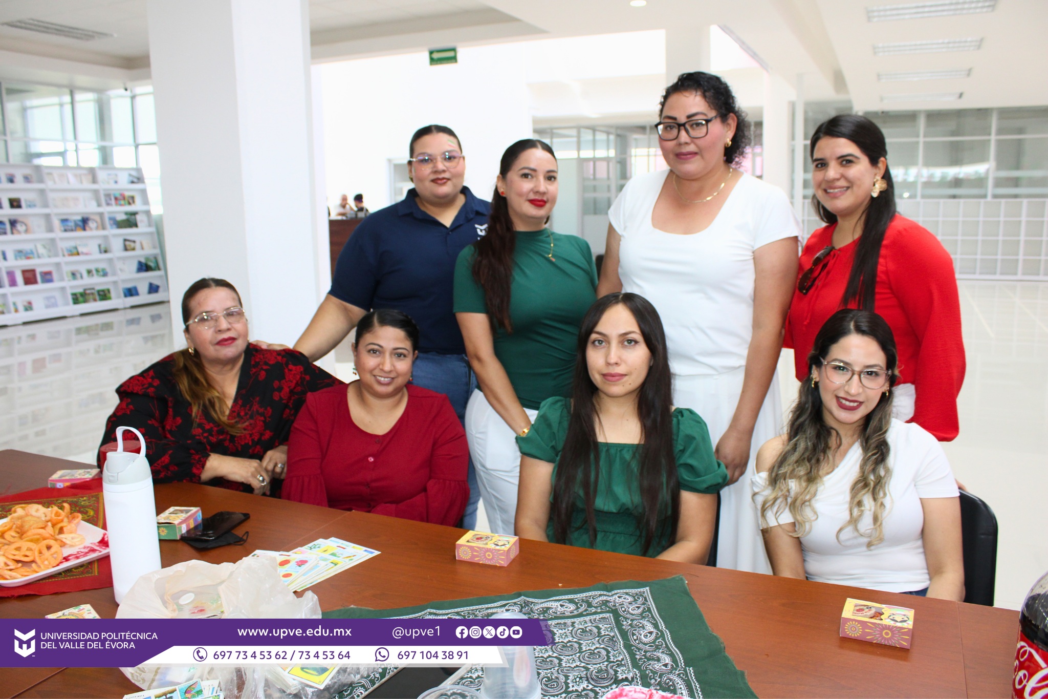 🎉 ¡Celebramos nuestras tradiciones y el orgullo de ser mexicanos! 🎉
En el marco de la conmemoración del Día de la Independencia de México, este 15 de septiembre se llevó a cabo un emotivo convivio en las instalaciones del Centro de Información de la Universidad Politécnica del Valle del Évora.
Durante este encuentro, el personal docente, administrativo, directivo, de mantenimiento y de intendencia disfrutó de un agradable momento de convivencia, fortaleciendo los lazos que nos unen como comunidad universitaria. 🤝💜
Y, por supuesto, ¡no podía faltar un delicioso pozole, uno de los platillos más representativos de nuestra gastronomía mexicana!
#VivaMéxico
#IndependenciaDeMéxico
#SomosUPVE
#PorElDesarrolloYLaGrandeza
#SomosDelfinesUPVE